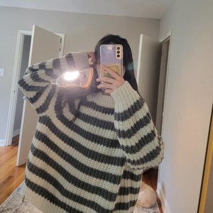 Ivy & Main, Oversized Striped Sweater (M)